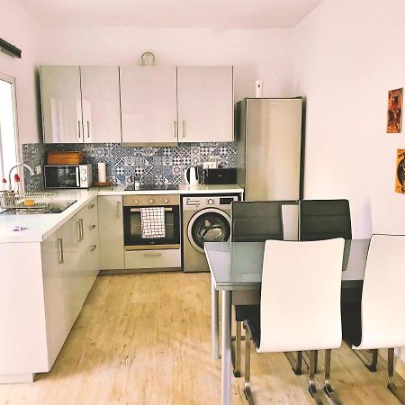 טורמולינוס Town House With Patio In Quiet Residential Area 10 Min From Beach מראה חיצוני תמונה