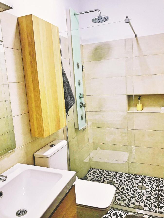 טורמולינוס Town House With Patio In Quiet Residential Area 10 Min From Beach חדר תמונה