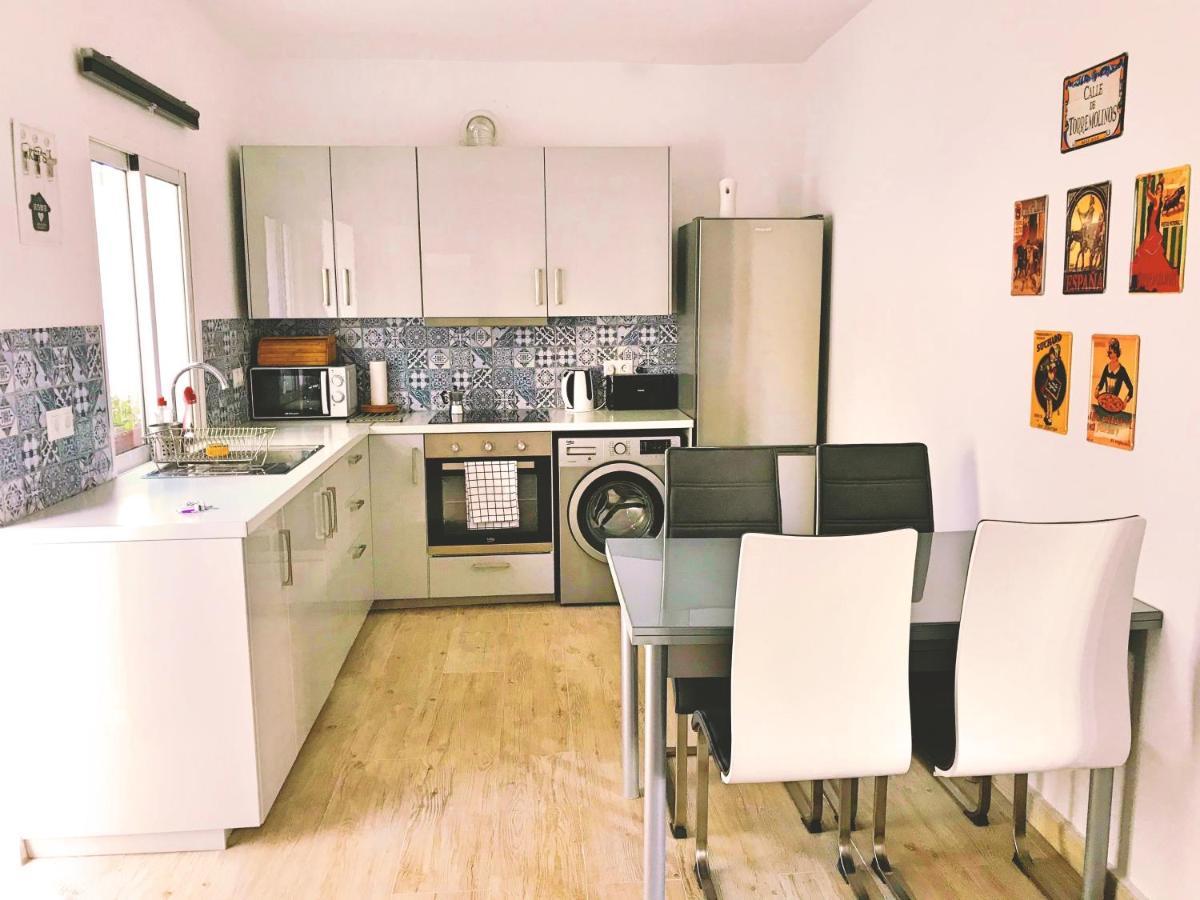 טורמולינוס Town House With Patio In Quiet Residential Area 10 Min From Beach מראה חיצוני תמונה