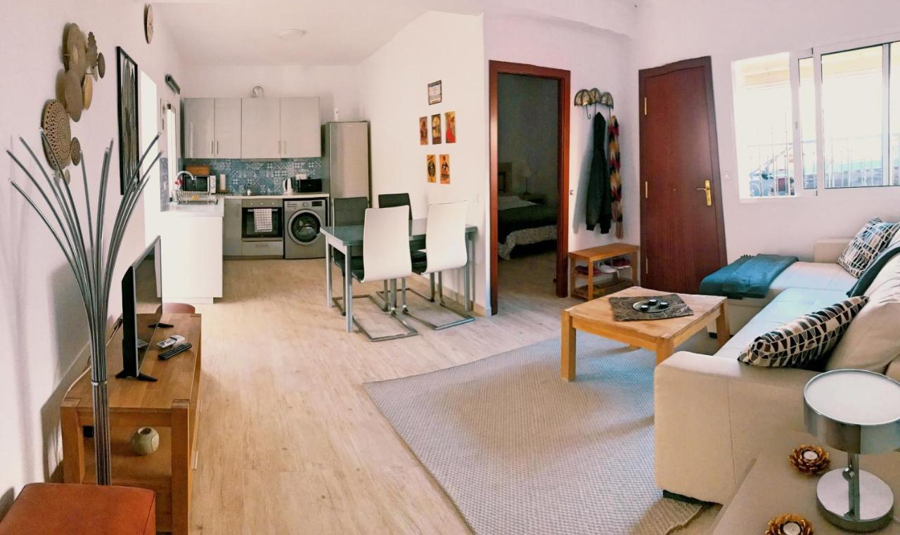 טורמולינוס Town House With Patio In Quiet Residential Area 10 Min From Beach מראה חיצוני תמונה