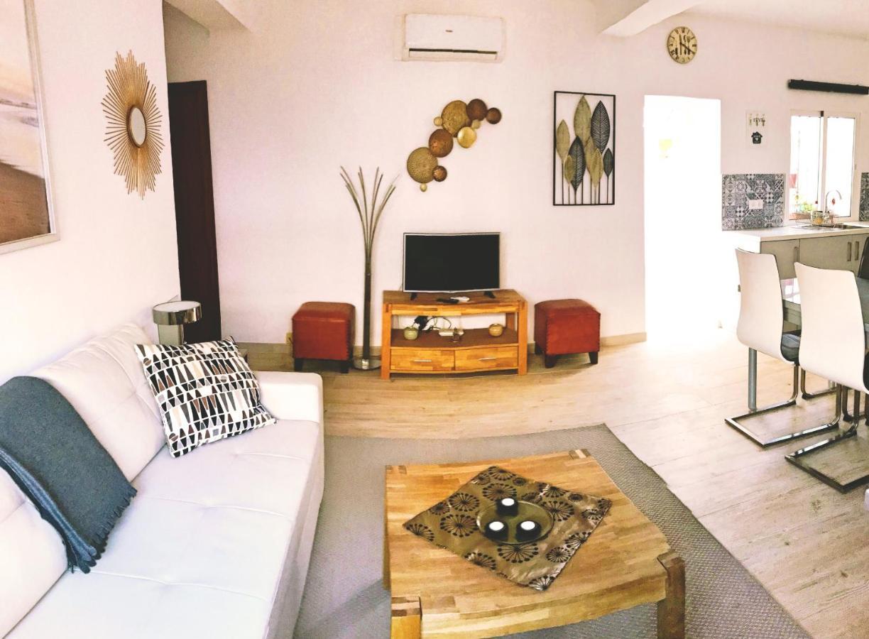 טורמולינוס Town House With Patio In Quiet Residential Area 10 Min From Beach מראה חיצוני תמונה