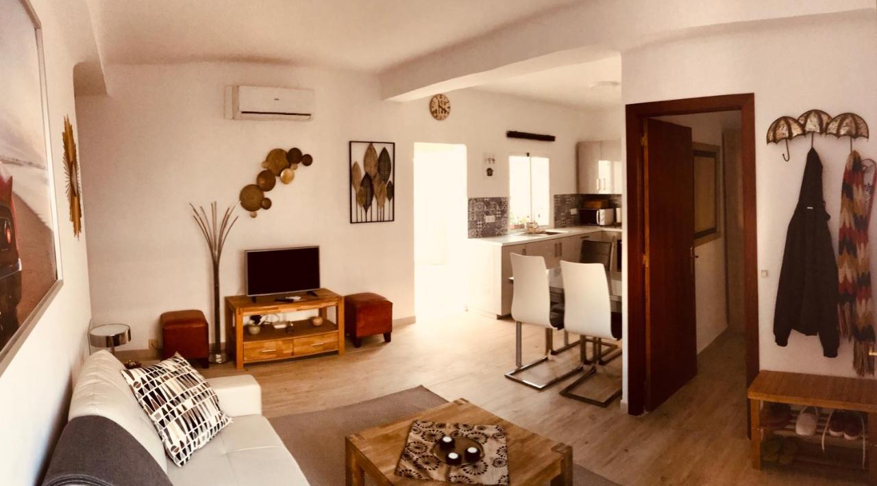 טורמולינוס Town House With Patio In Quiet Residential Area 10 Min From Beach מראה חיצוני תמונה